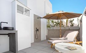 Magnificent Renovated 2Bd 2Bth Duplex With Terrace - City Centre